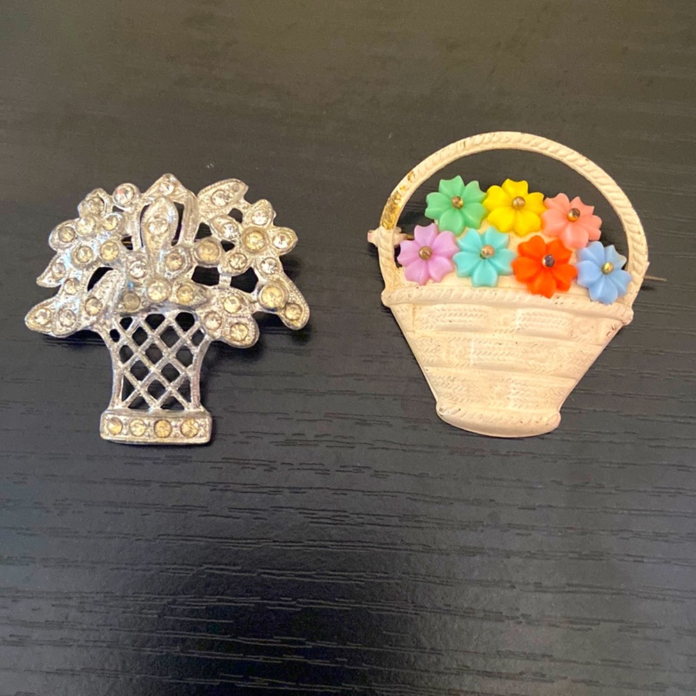 Vintage basket, brooches